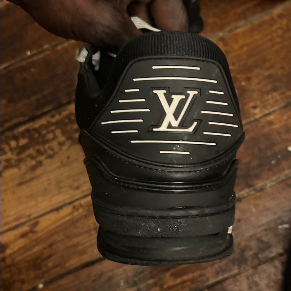 Louis Vuitton Black and White Leather Sneakers - Picture 5 of 6